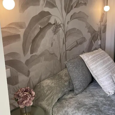 Homely Marbell Center 7 *