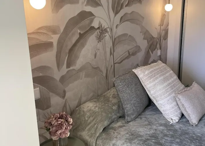 Homely Marbell Center 7 *